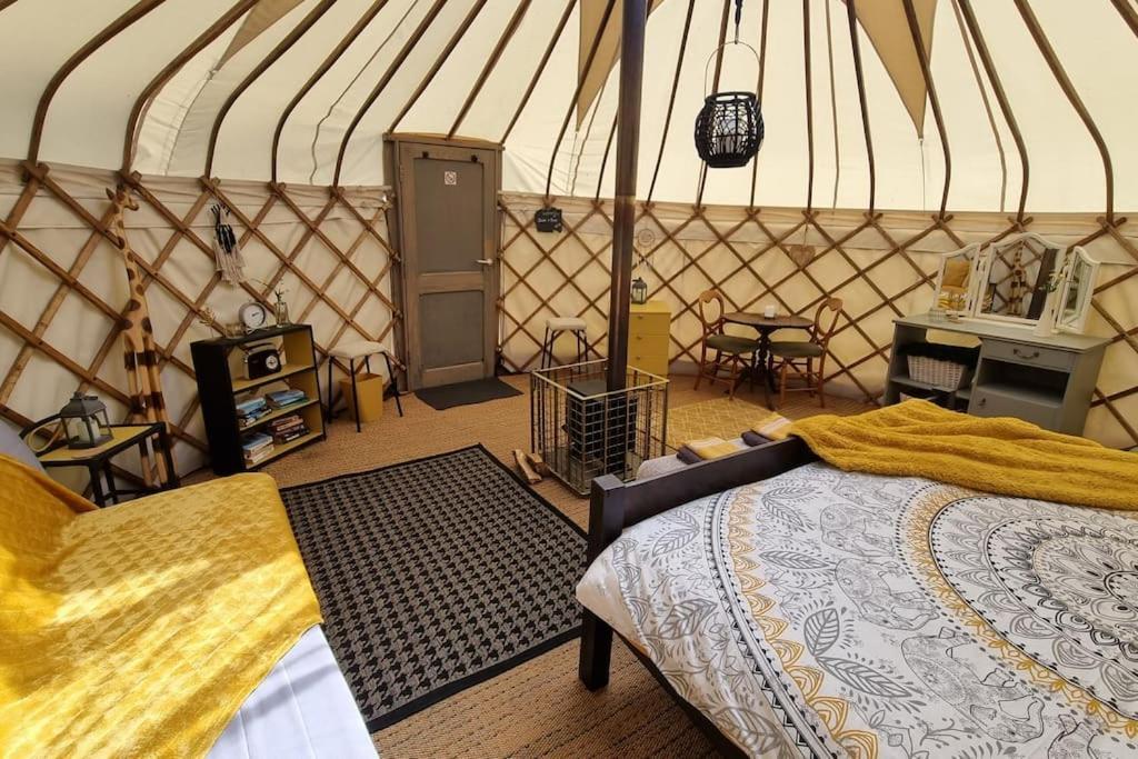 Bronfelen Yurt Hotel Cynghordy Екстериор снимка