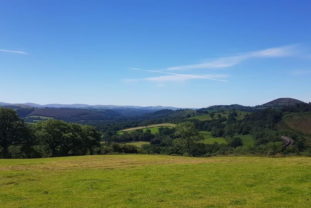 Bronfelen Yurt Hotel Cynghordy Екстериор снимка